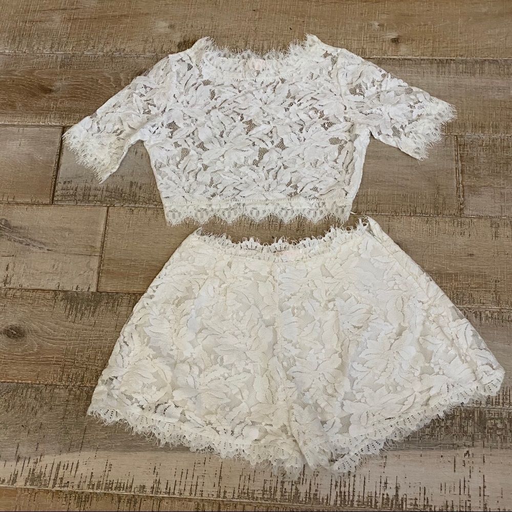 Luxxel white 2 pieces short&top set. S,M